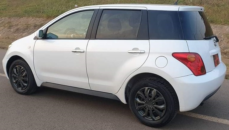 2006 Toyota ist Automatique à vendre à Yaoundé. Cameroun