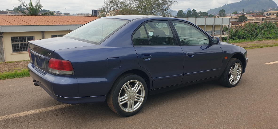 2001 Mitsubishi GALANT à vendre à Yaoundé Cameroun
