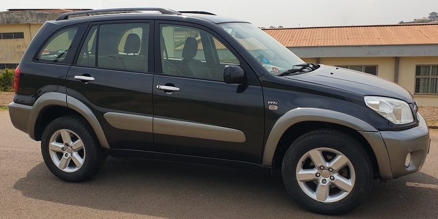 2005 Toyota Rav4 avec 4WD et intérieur cuir à vendre à Yaoundé Cameroun