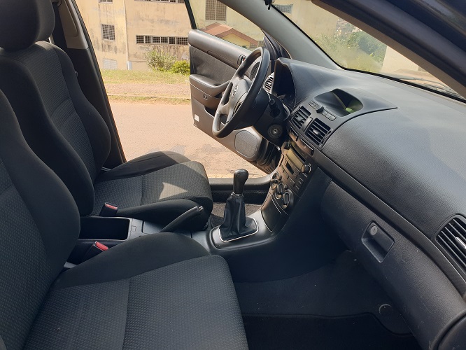 2006 Toyota Avensis à vendre à Yaoundé Cameroun