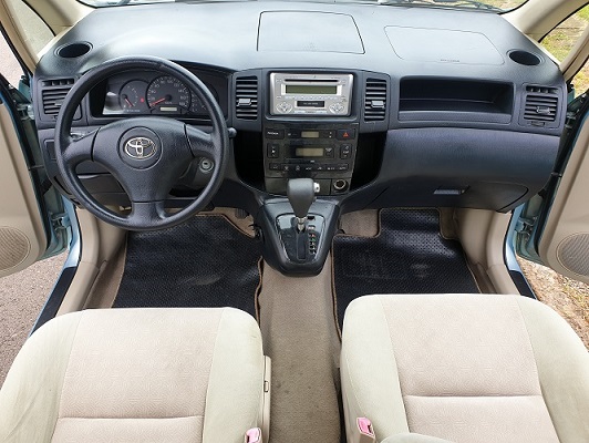 2004 Toyota Spacio Automatique avec 7 PLaces à vendre à Yaoundé Cameroun