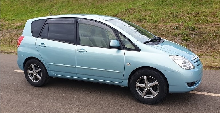 2004 Toyota Spacio Automatique avec 7 PLaces à vendre à Yaoundé Cameroun