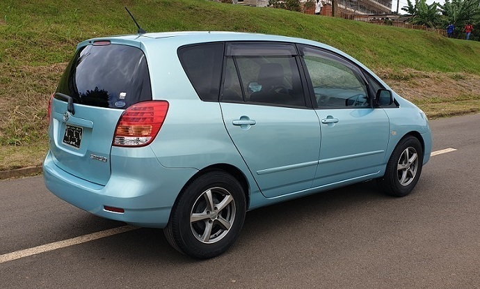 2004 Toyota Spacio Automatique avec 7 PLaces à vendre à Yaoundé Cameroun