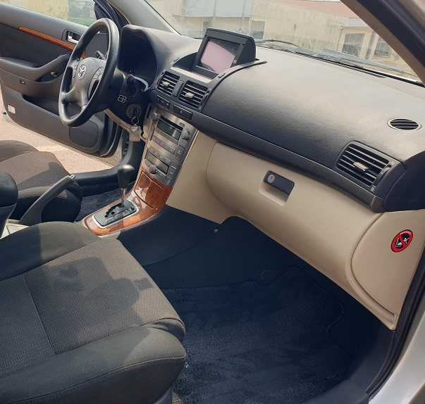 2008 Toyota Avensis automatique à vendre à Yaoundé Cameroun