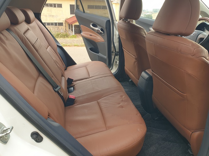 2010 Toyota Blade Automatique avec 4WD et Sièges en cuir à vendre à Yaoundé Cameroun