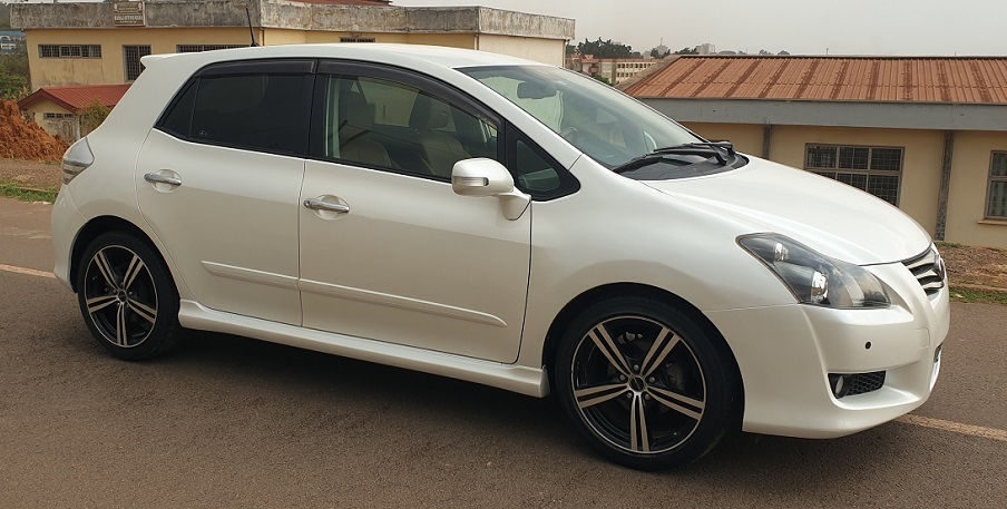 2010 Toyota Blade Automatique avec 4WD et Sièges en cuir à vendre à Yaoundé Cameroun