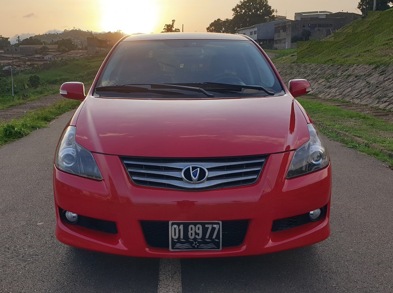 2009 Toyota Blade Automatique avec 4WDet Sièges en cuir à vendre à Yaoundé. Cameroun