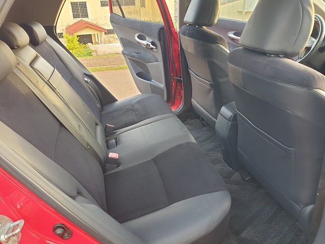 2009 Toyota Blade Automatique avec 4WDet Sièges en cuir à vendre à Yaoundé. Cameroun