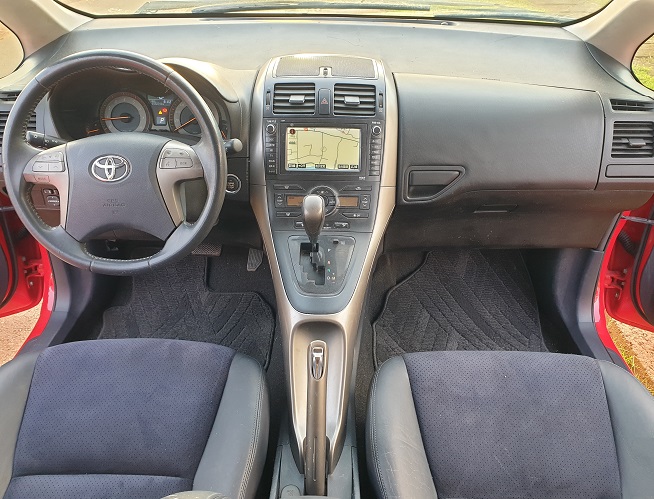 2009 Toyota Blade Automatique avec 4WDet Sièges en cuir à vendre à Yaoundé. Cameroun