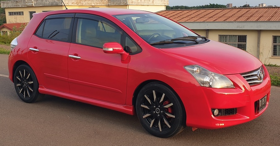 2009 Toyota Blade Automatique avec 4WDet Sièges en cuir à vendre à Yaoundé. Cameroun