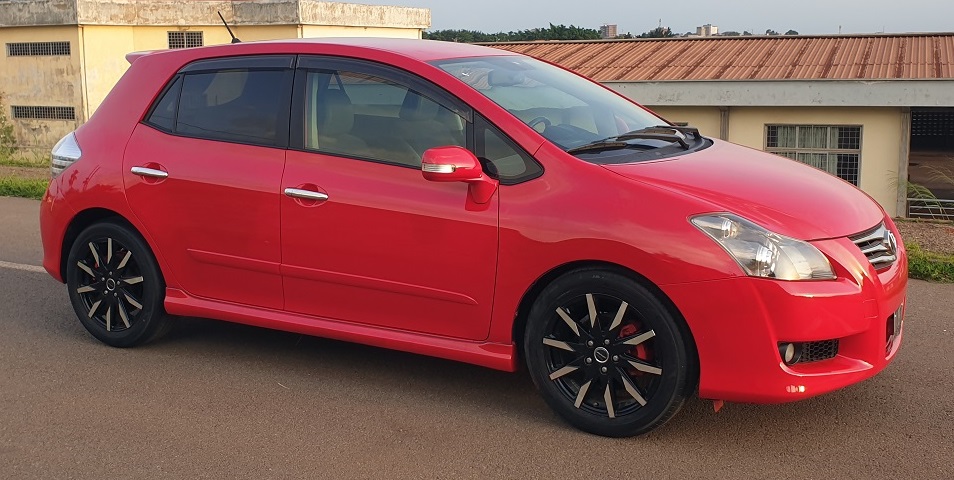 2009 Toyota Blade Automatique avec 4WDet Sièges en cuir à vendre à Yaoundé. Cameroun