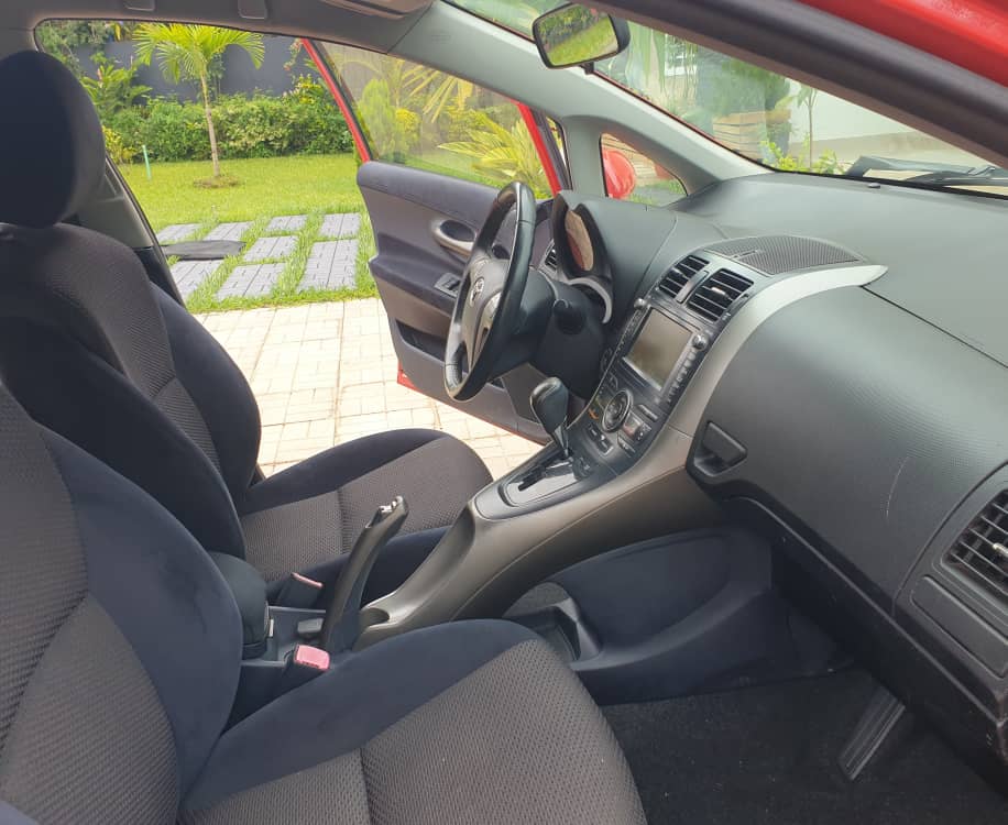 2009 Toyota Blade Automatique à vendre à Yaoundé Cameroun