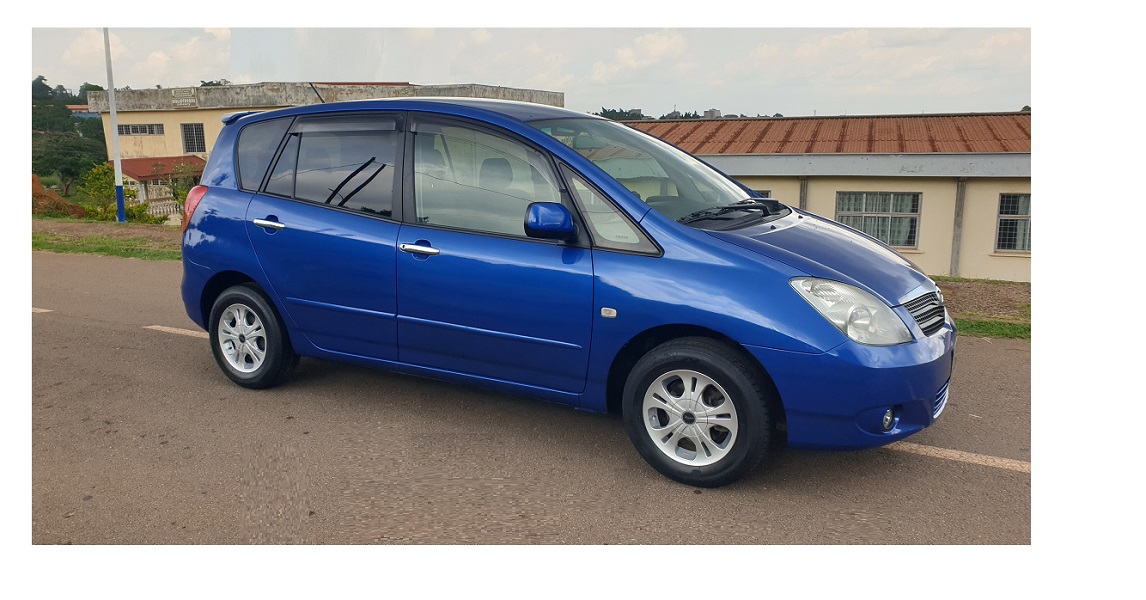 2005 Toyota Corlla Spacio Automatique avec 7 Places à vendre à Yaoundé Cameroun
