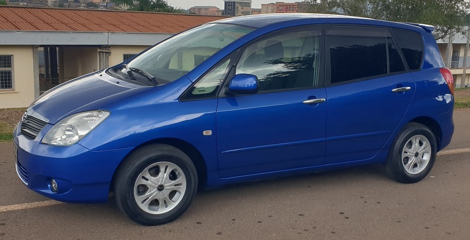 2005 Toyota Corlla Spacio Automatique avec 7 Places à vendre à Yaoundé Cameroun