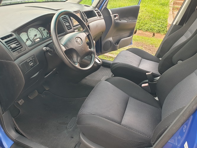 2005 Toyota Corlla Spacio Automatique avec 7 Places à vendre à Yaoundé Cameroun