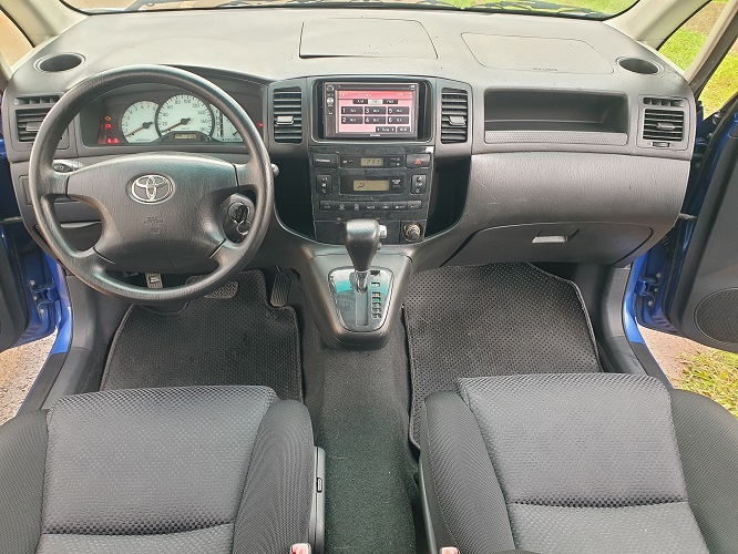 2005 Toyota Corlla Spacio Automatique avec 7 Places à vendre à Yaoundé Cameroun
