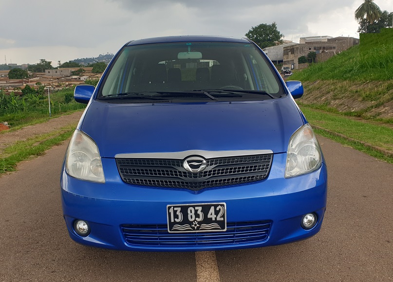 2005 Toyota Corlla Spacio Automatique avec 7 Places à vendre à Yaoundé Cameroun