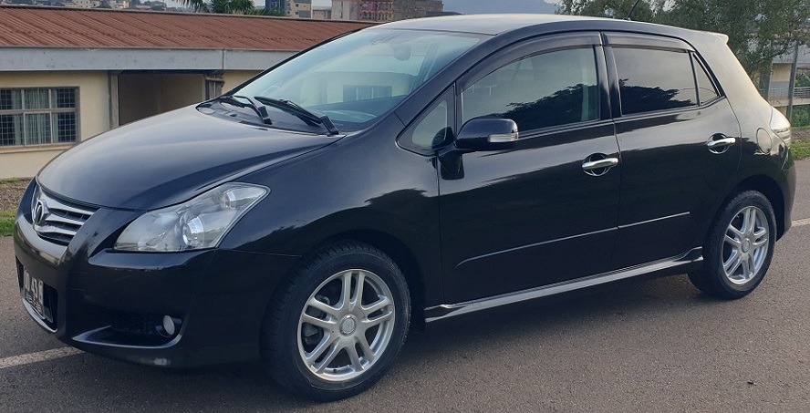 2009 Toyota Blade Automatique avec 4WD et Sièges en cuir à vendre à Yaoundé. Cameroun