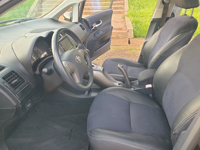 2009 Toyota Blade Automatique avec 4WD et Sièges en cuir à vendre à Yaoundé. Cameroun