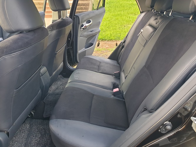 2009 Toyota Blade Automatique avec 4WD et Sièges en cuir à vendre à Yaoundé. Cameroun