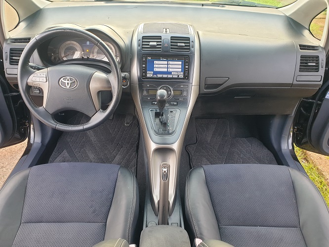 2009 Toyota Blade Automatique avec 4WD et Sièges en cuir à vendre à Yaoundé. Cameroun