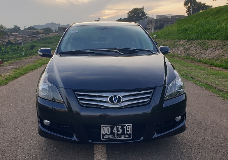 2009 Toyota Blade Automatique avec 4WD et Sièges en cuir à vendre à Yaoundé. Cameroun
