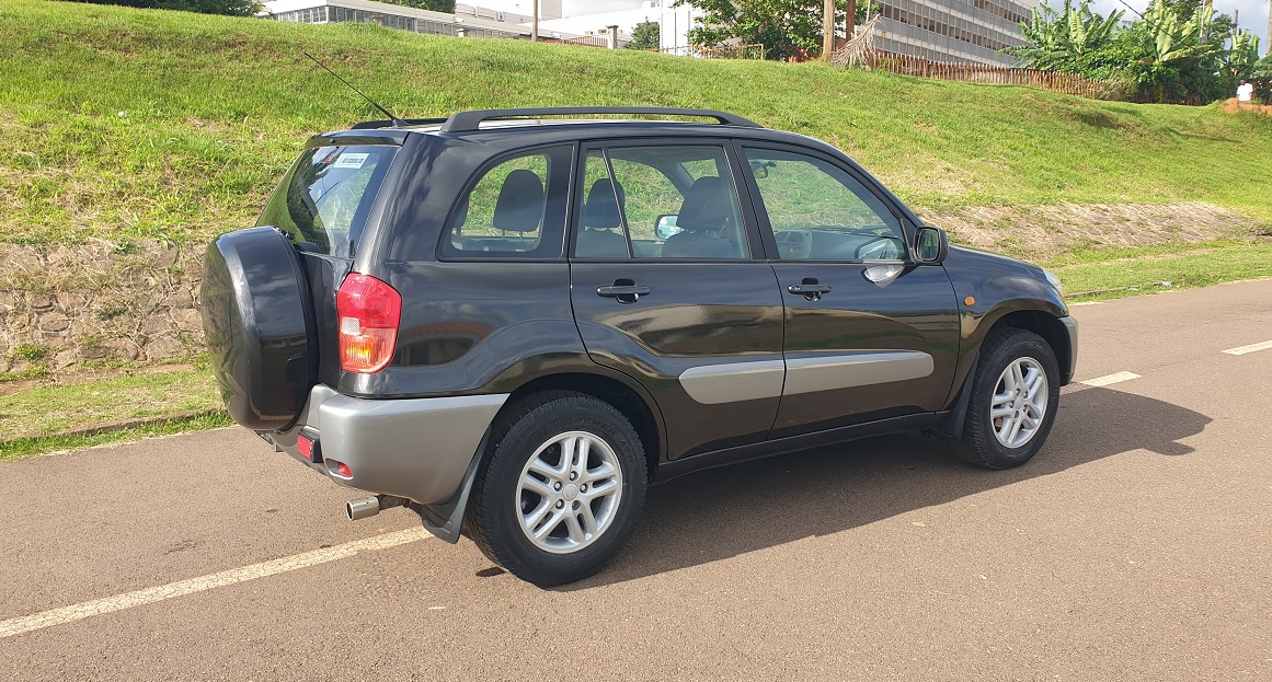 2004 Toyota Rav4 4WD à vendre à Yaoundé Cameroun