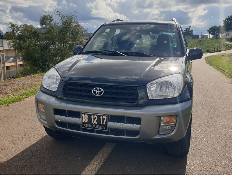 2004 Toyota Rav4 4WD à vendre à Yaoundé Cameroun