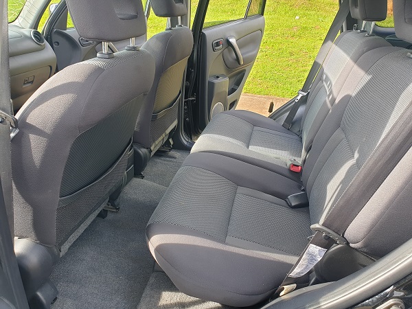 2004 Toyota Rav4 4WD à vendre à Yaoundé Cameroun