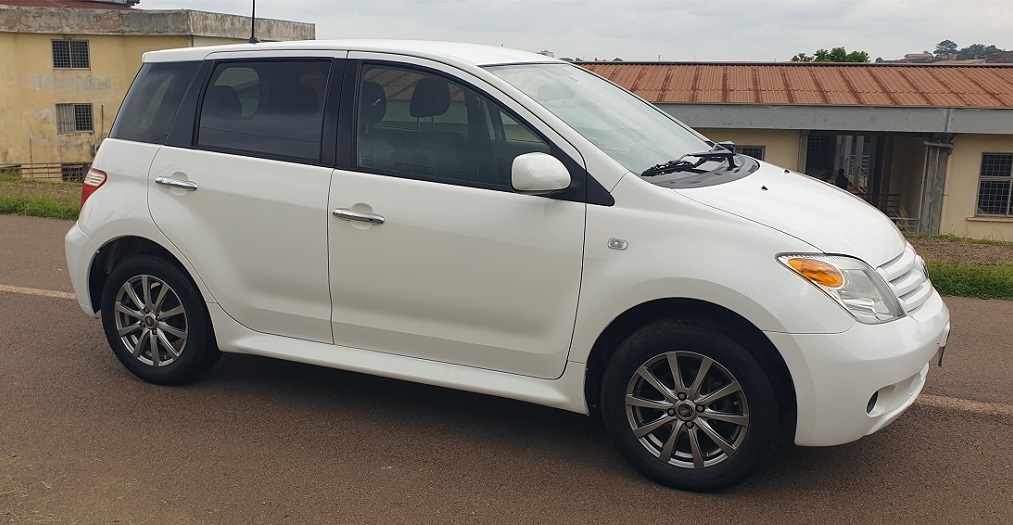 2006 Toyota IST Automatique avec 4WD à vendre à Yaoundé Cameroun