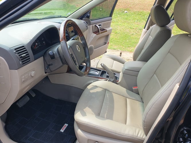 2006 Kia Sotento Automatique avec 7 Places a Vendre ,Yaoundé ,Cameroun
