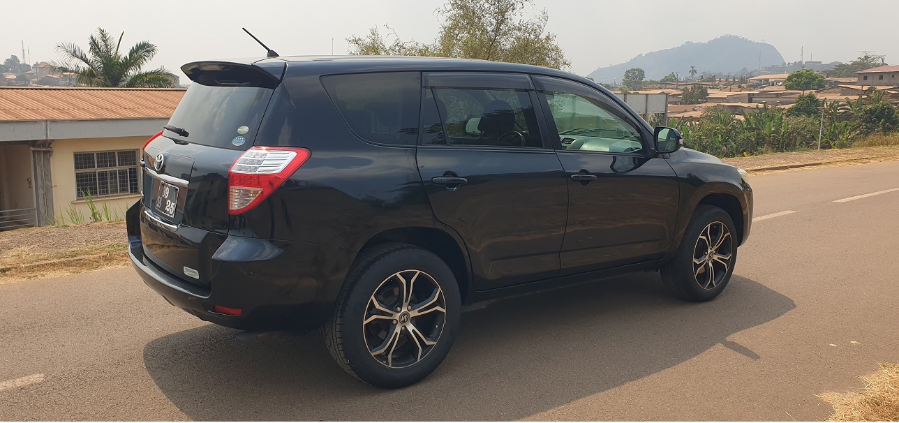 Acheter 2010 Toyota VANGUARD Automatique 7 places et 4WD ,Yaoundé ,Cameroun