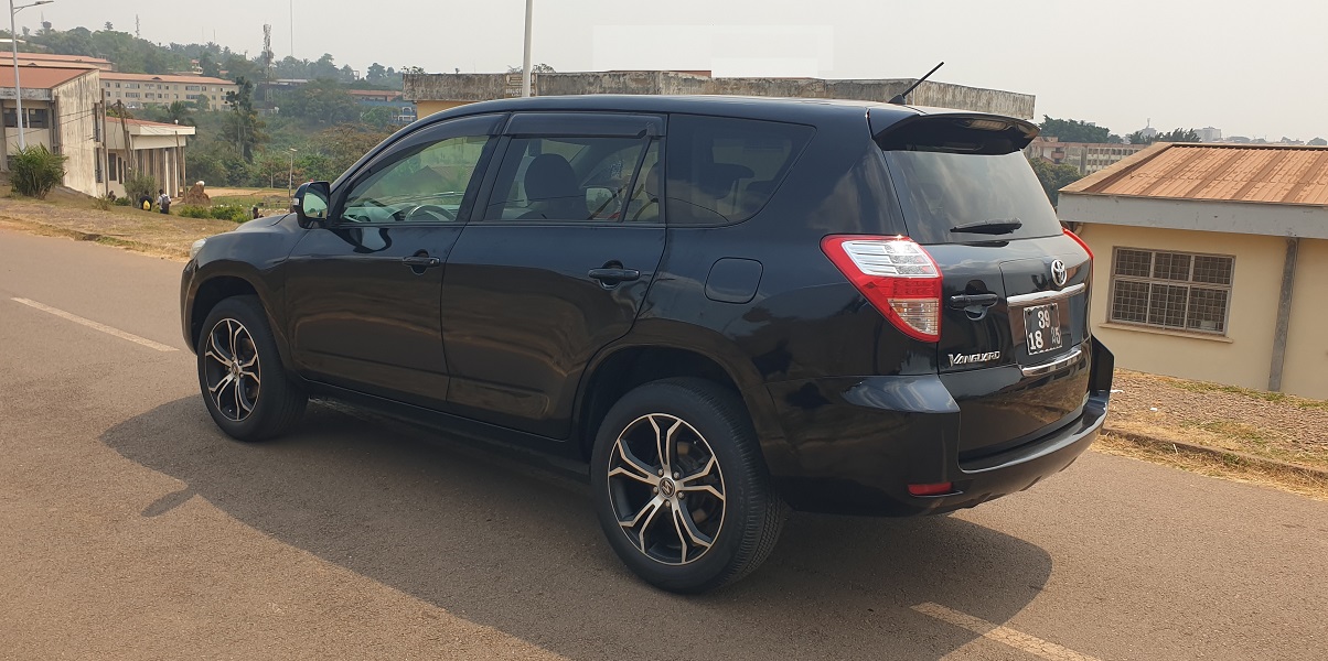 Acheter 2010 Toyota VANGUARD Automatique 7 places et 4WD ,Yaoundé ,Cameroun