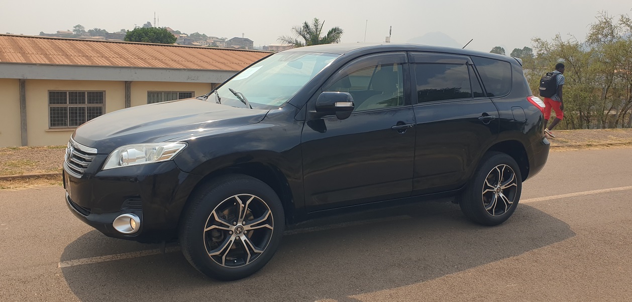 Acheter 2010 Toyota VANGUARD Automatique 7 places et 4WD ,Yaoundé ,Cameroun