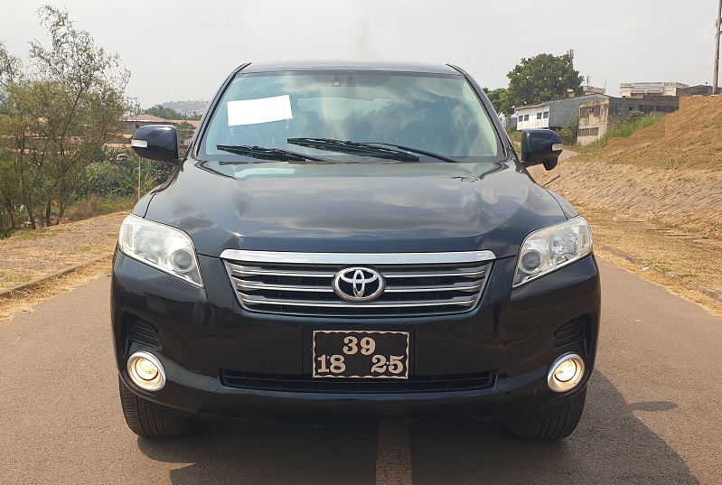 Acheter 2010 Toyota VANGUARD Automatique 7 places et 4WD ,Yaoundé ,Cameroun
