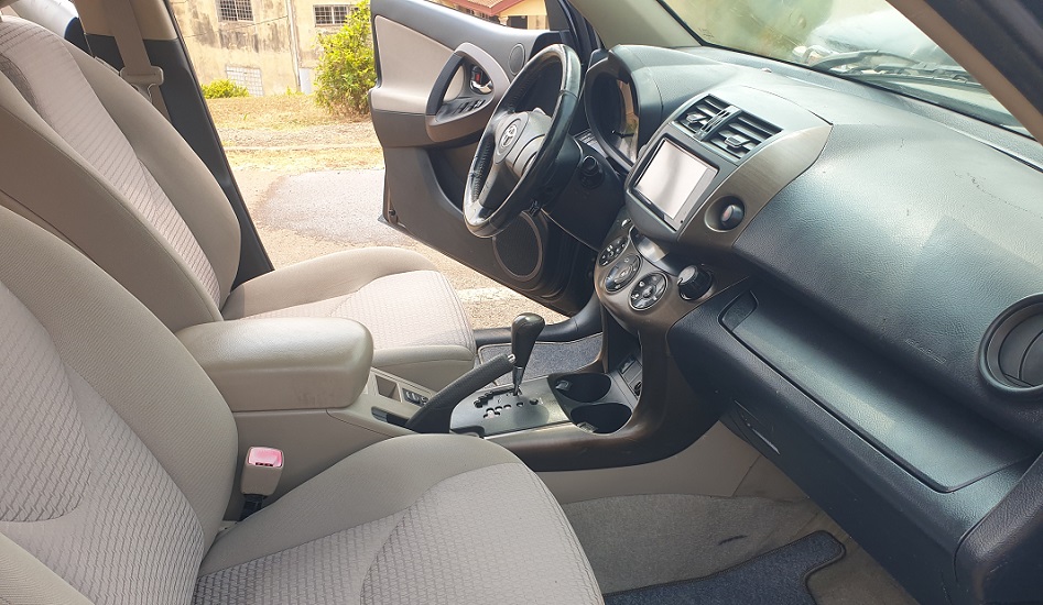 Acheter 2010 Toyota VANGUARD Automatique 7 places et 4WD ,Yaoundé ,Cameroun