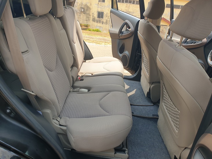 Acheter 2010 Toyota VANGUARD Automatique 7 places et 4WD ,Yaoundé ,Cameroun