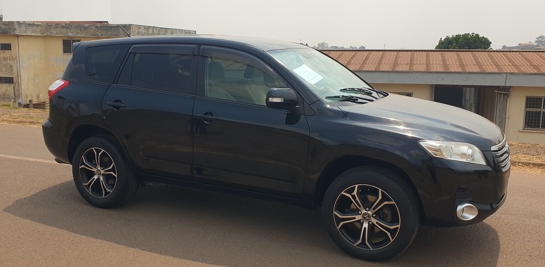 Acheter 2010 Toyota VANGUARD Automatique 7 places et 4WD ,Yaoundé ,Cameroun