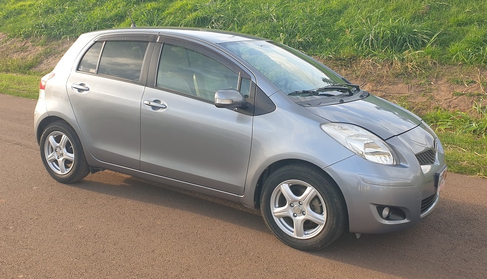 Acheter Sièges en cuir 2009 Toyota Yaris Automatique ,Yaoundé ,Cameroun