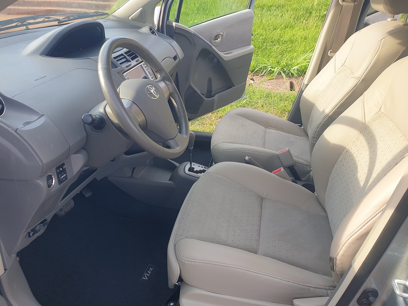 Acheter Sièges en cuir 2009 Toyota Yaris Automatique ,Yaoundé ,Cameroun
