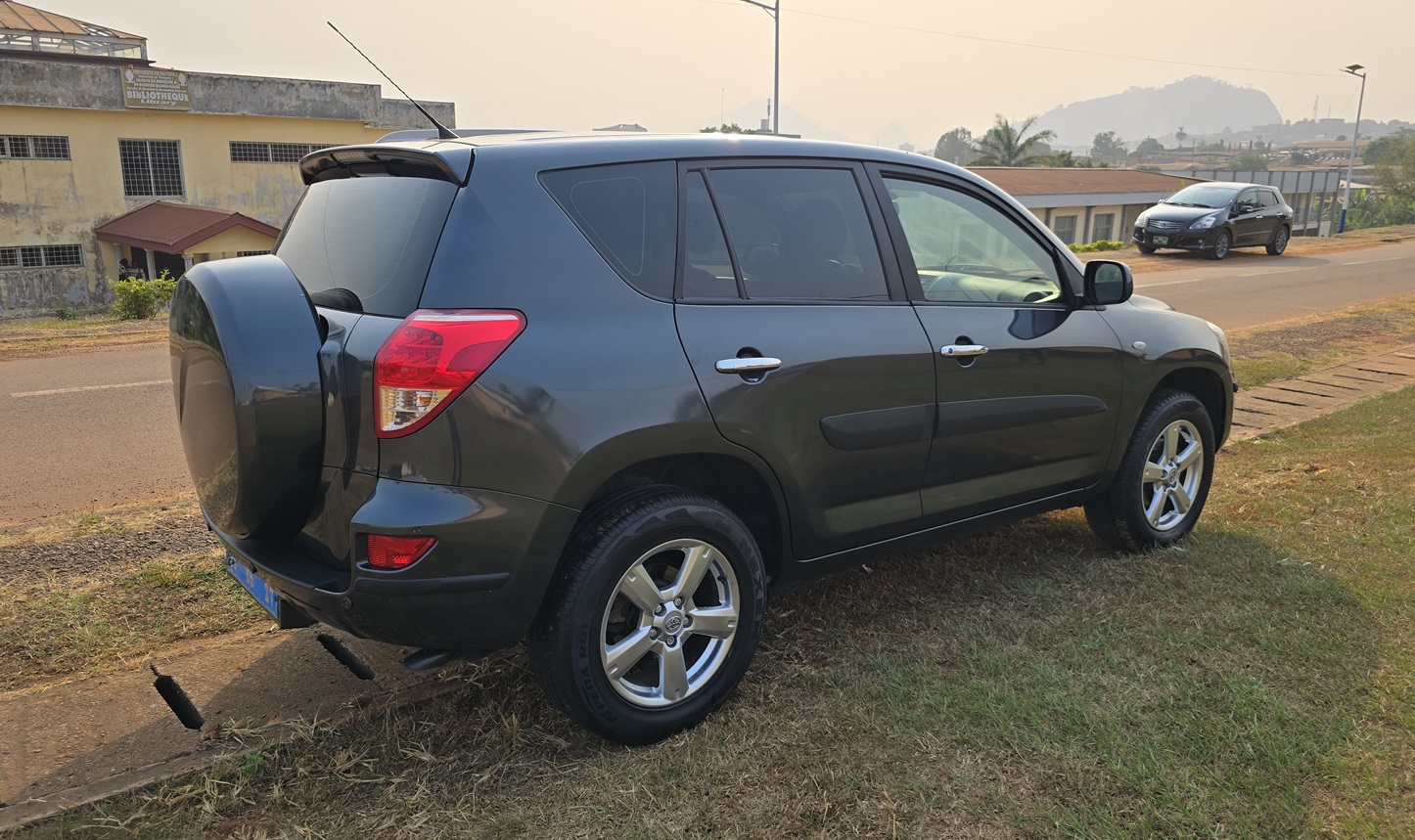 Acheter 4WD Toyota RAV4 2008 ,Yaoundé ,Cameroun