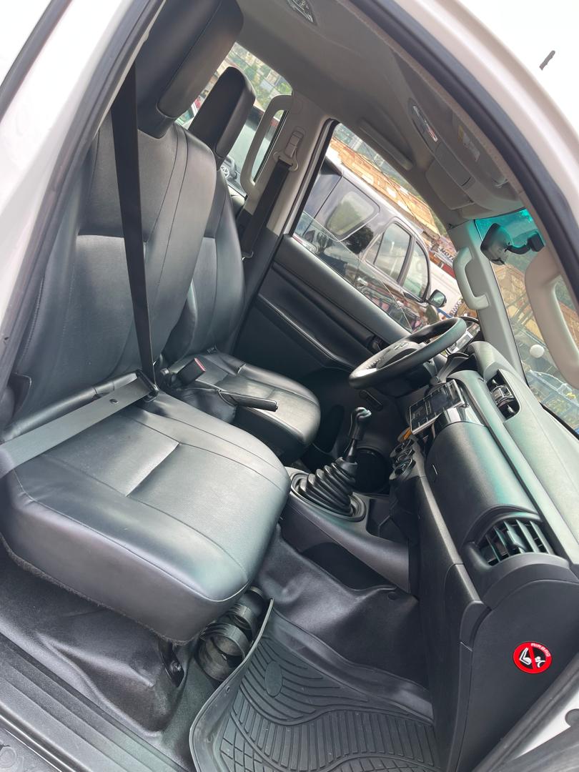 Acheter 2020 Toyota Hilux double cabin ,Yaoundé ,Cameroun