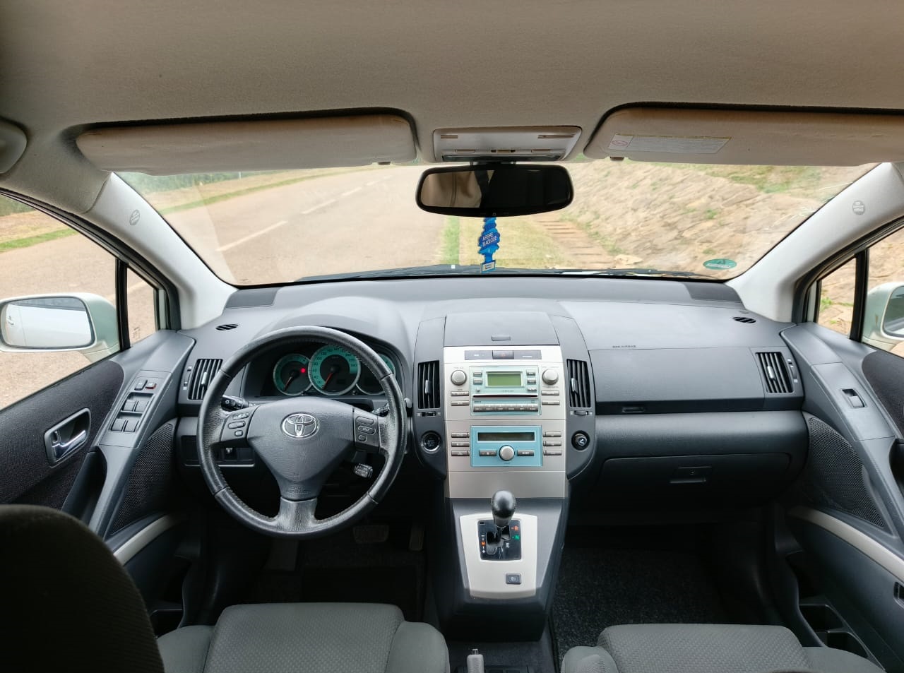 Acheter 7 Places 2005 Toyota Corolla Verso Automatique ,Yaoundé ,Cameroun