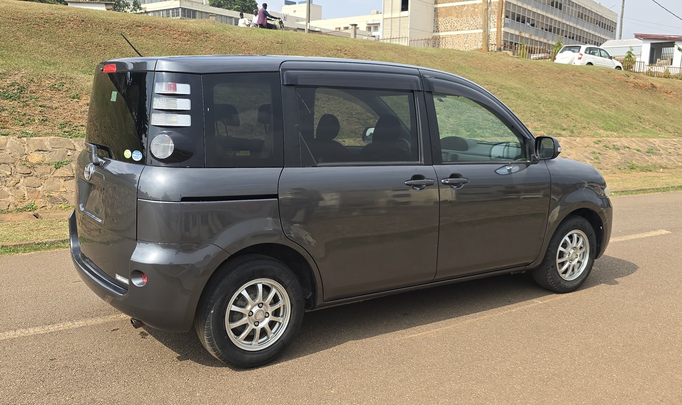 Acheter 7 Places 2009 Toyota Sienta Automatique ,Yaoundé ,Cameroun