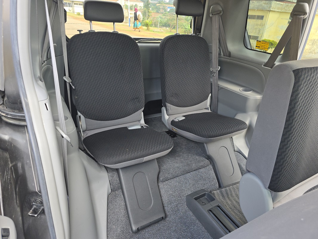 Acheter 7 Places 2009 Toyota Sienta Automatique ,Yaoundé ,Cameroun