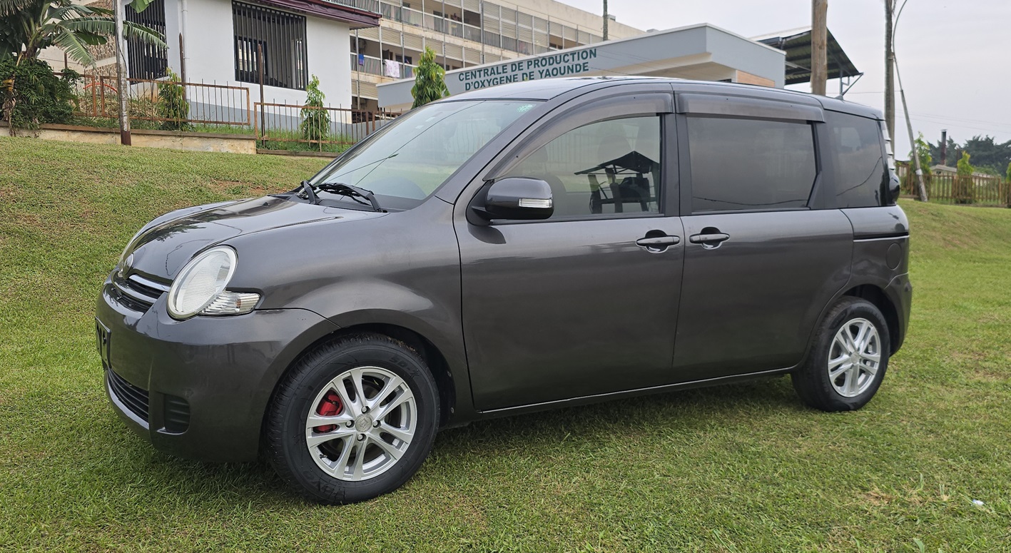Acheter 7 Places 2010 Toyota Sienta Automatique ,Yaoundé ,Cameroun