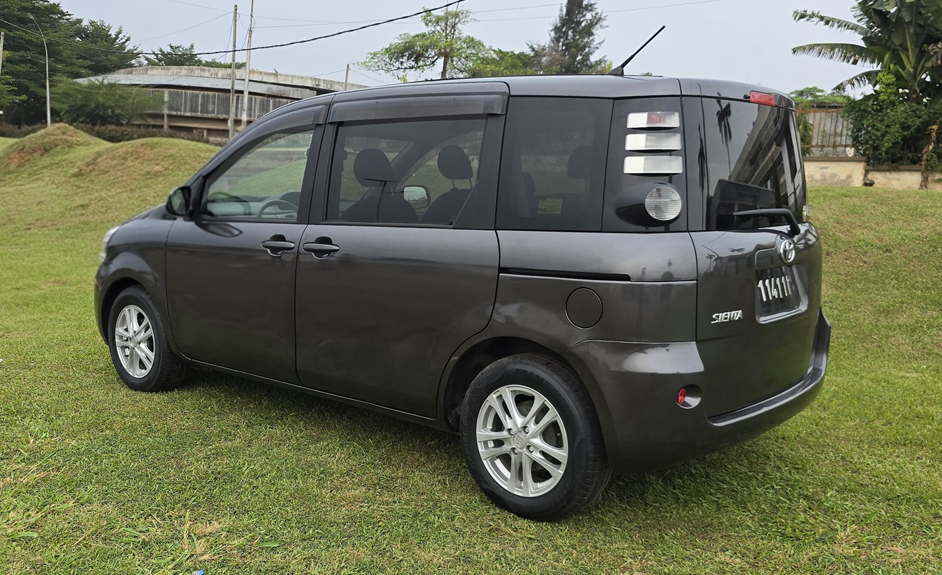 Acheter 7 Places 2010 Toyota Sienta Automatique ,Yaoundé ,Cameroun