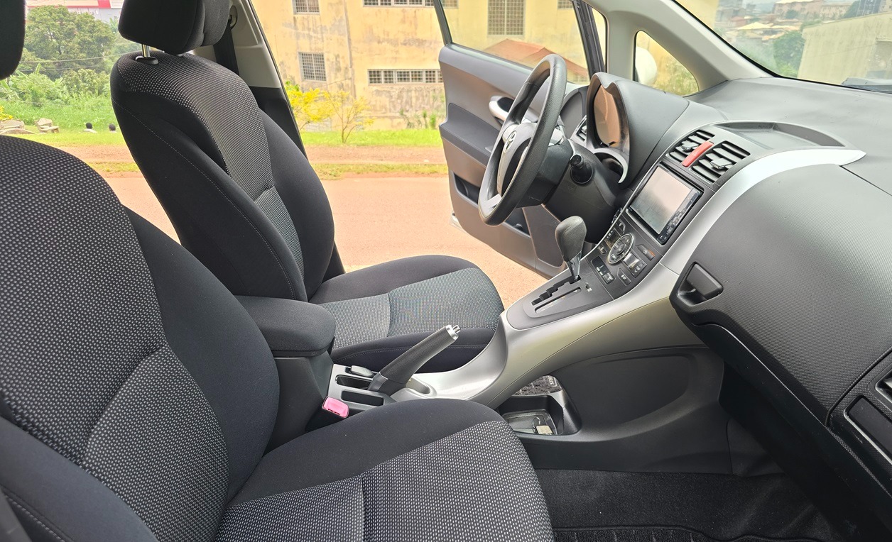 Acheter 2009 Toyota AURIS Automatique. ,Yaoundé ,Cameroun
