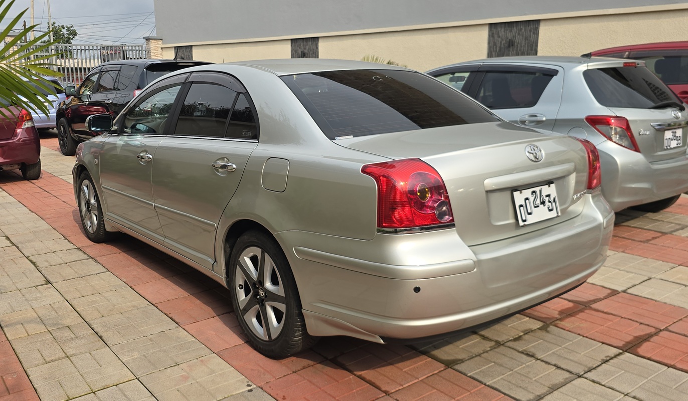 Acheter 4WD 2005 Toyota Avensis Automatique ,Yaoundé ,Cameroun