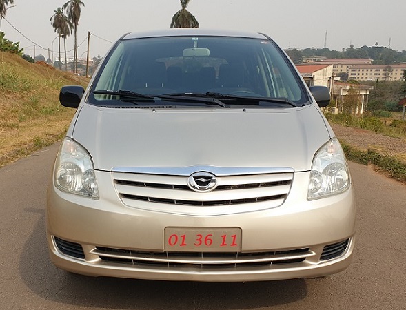 2005 Toyota Corolla Spacio avec 7 places et 4WD à vendre à Yaoundé  Cameroun